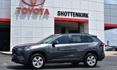 2021 Toyota RAV4 XLE HV