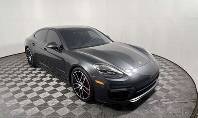 2023 Porsche Panamera GTS