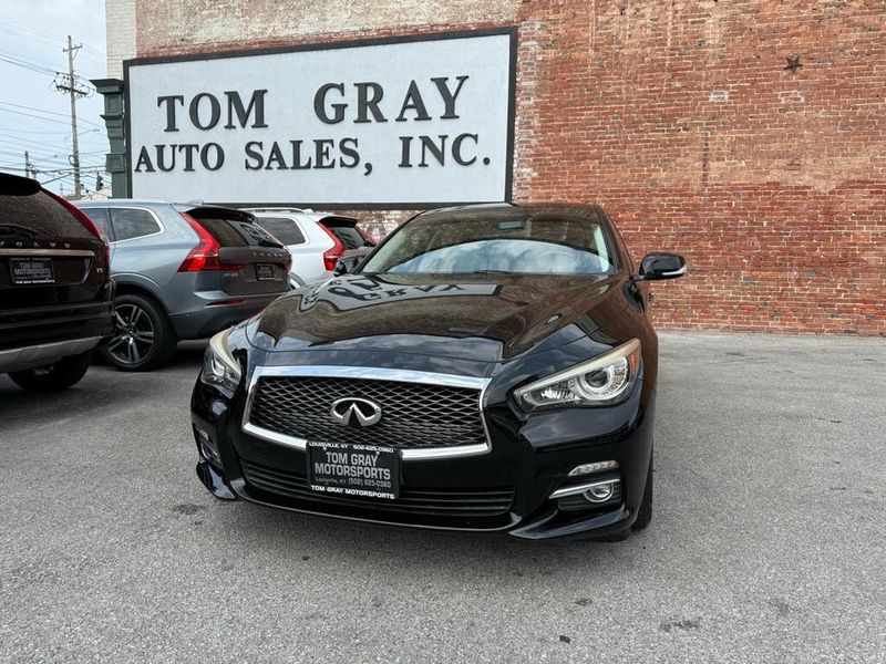 2017 Infiniti Q50 — a typically priced live listing