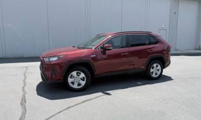 2020 Toyota RAV4 XLE HV