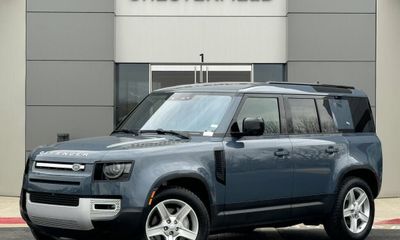 2022 Land Rover Defender 110 SE