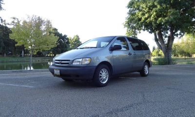 2000 Toyota Sienna CE