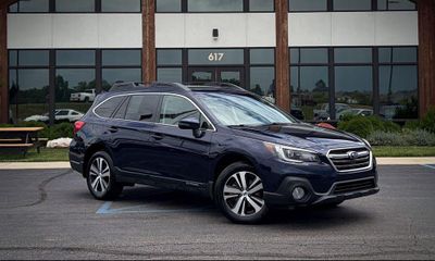 2018 Subaru Outback Limited M R