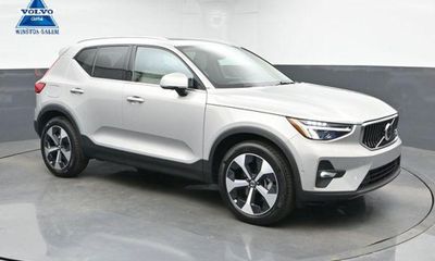2025 Volvo XC40 Plus Bright