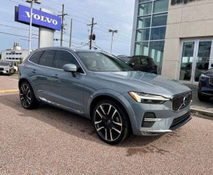 2025 Volvo XC90 — a typically priced live listing