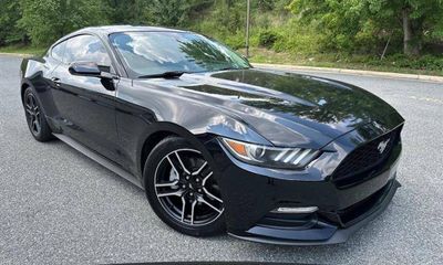 2017 Ford Mustang V6 Coupe