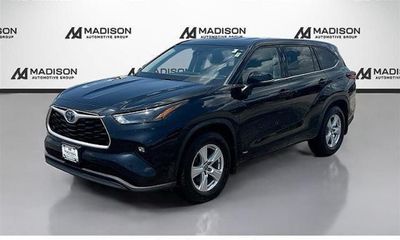 2022 Toyota Highlander LE