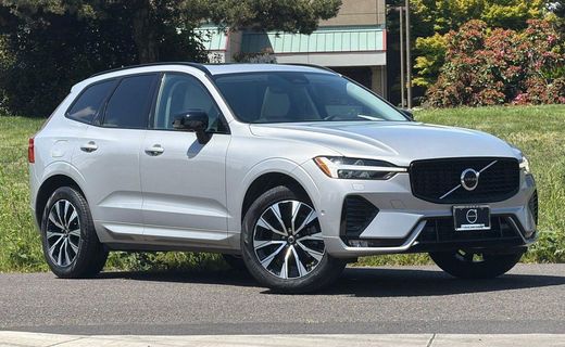 2023 Volvo XC60 Plus Dark
