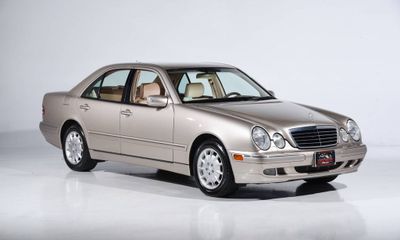 2001 Mercedes-Benz E-Class 320