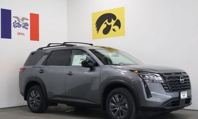 2026 Nissan Pathfinder SV