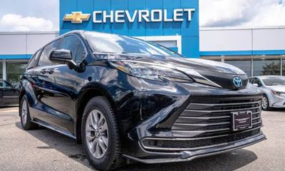 2024 Toyota Sienna LE