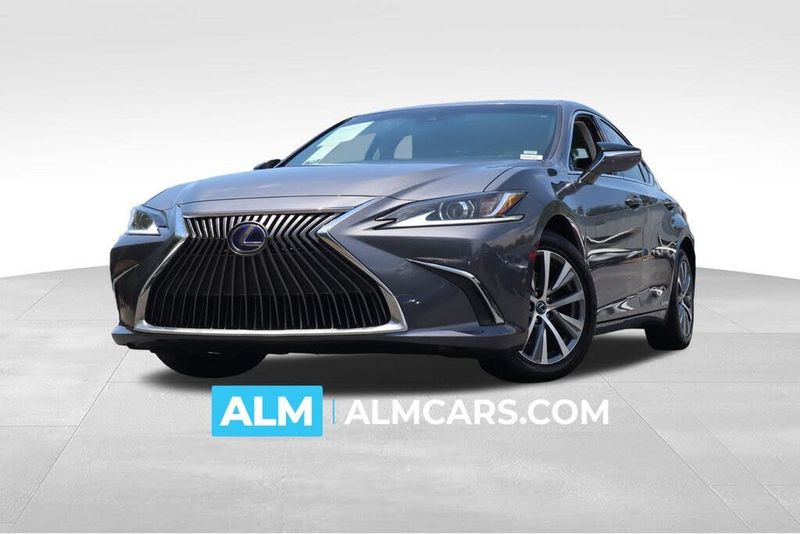 2020 Lexus ES — a typically priced live listing