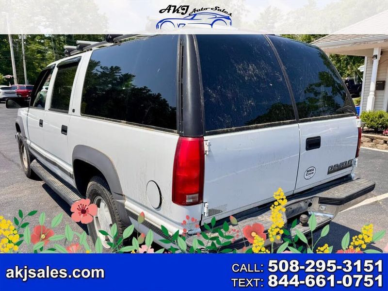 1999 Chevrolet Suburban — a typically priced live listing