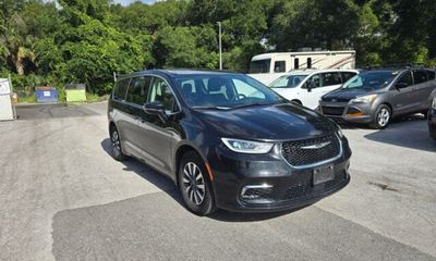 2024 Chrysler Pacifica Select