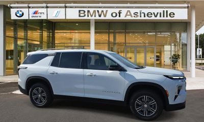 2025 Chevrolet Traverse LT