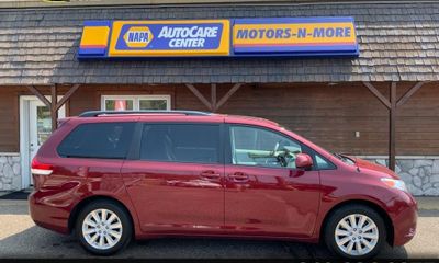 2014 Toyota Sienna XLE 7 Passenger