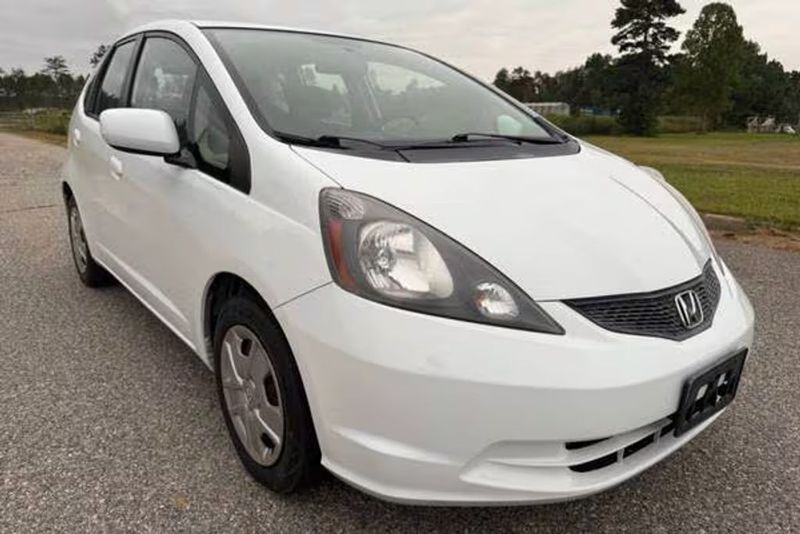 2013 Honda FIT — a typically priced live listing