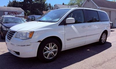 2010 Chrysler Town AND Country RT