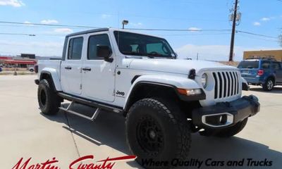 2023 Jeep Gladiator Sport
