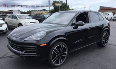 2023 Porsche Cayenne Platinum Edition