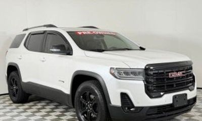2023 GMC Acadia AT4