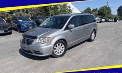 2014 Chrysler Town AND Country Touring