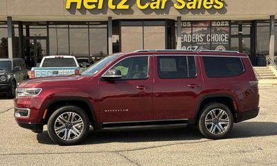 2025 Jeep Wagoneer Base