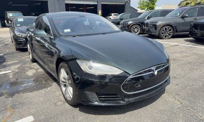 2014 Tesla Model S P85