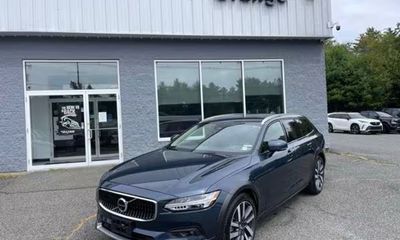 2025 Volvo V90CC Plus