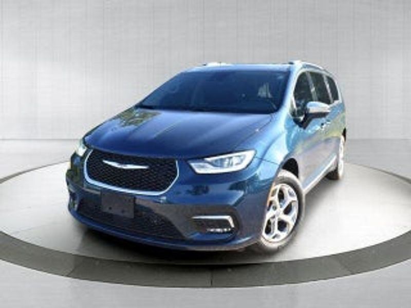 2019 Chrysler Pacifica — a typically priced live listing