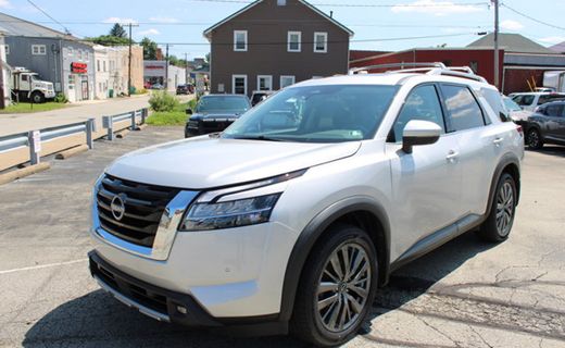 2022 Nissan Pathfinder SL