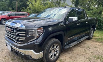 2024 GMC Sierra SLT
