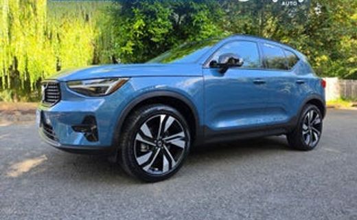 2024 Volvo XC40 Ultimate Dark