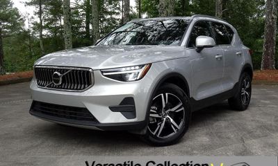 2025 Volvo XC40 Core