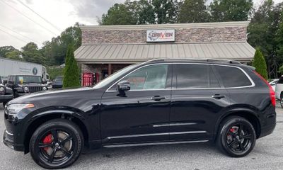 2017 Volvo XC90 Momentum