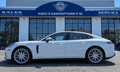 2018 Porsche Panamera Base 4