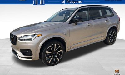 2023 Volvo XC90 Plus Dark