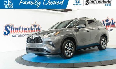 2023 Toyota Highlander LE L Limited