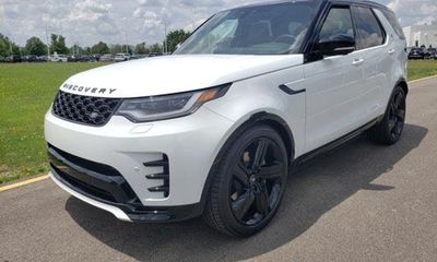 2024 Land Rover Discovery P300 Dyanmic SE