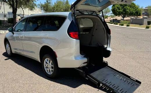 2023 Chrysler Voyager LX