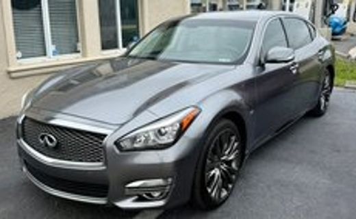 2018 Infiniti Q70L Luxe