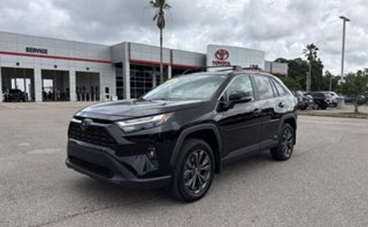2025 Toyota RAV4 LE