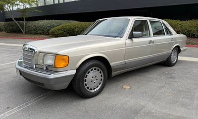 1986 Mercedes-Benz 560 560SEL