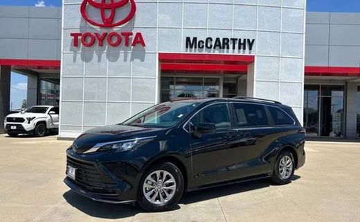 2025 Toyota Sienna LE