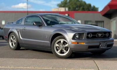 2006 Ford Mustang Deluxe
