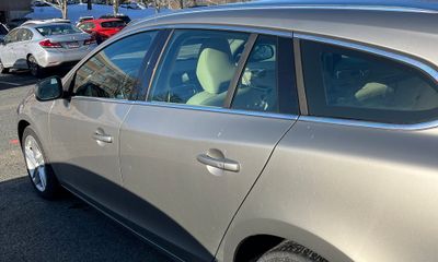 2015 Volvo V60 Premier NON R