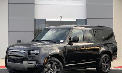 2023 Land Rover Defender 130 SE