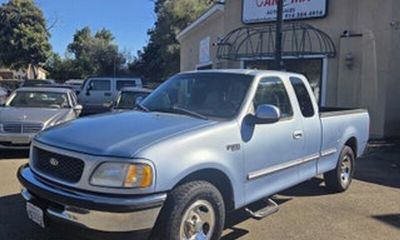 1998 Ford F-150 150 XLT 2