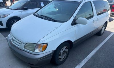 2003 Toyota Sienna LE