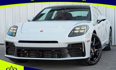 2025 Porsche Panamera 4S E Hybrid